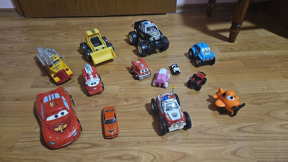 Колички, камиончета, самолети