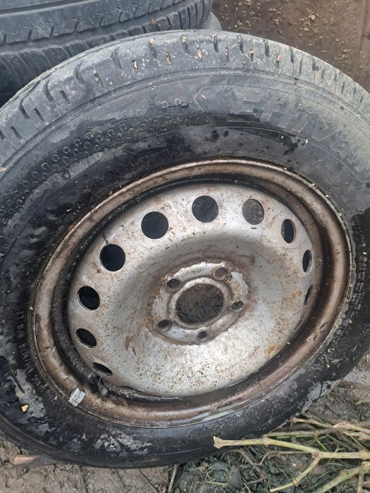 Cauciucuri diferite dimensiuni  și c uri