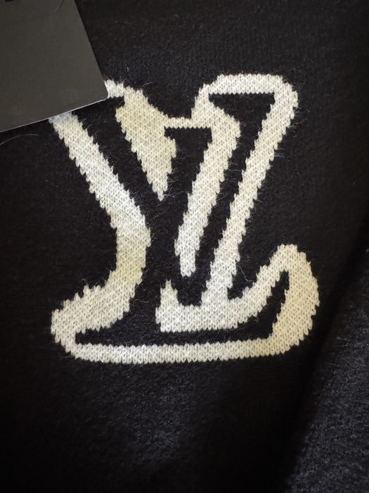 Louis vuiiton и ysl пуловери