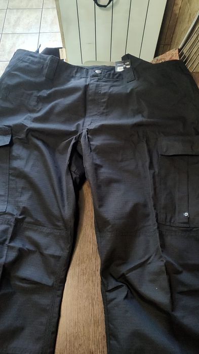 Pantaloni Tactici Pentagon noi!