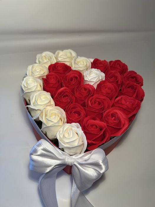 Cutie cu trandafiri de sapun parfumati