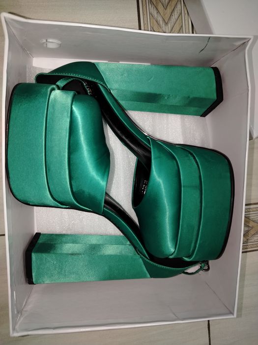 Туфли VERSAGE изумрудного цвета