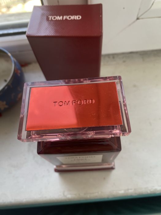 Vând parfum tom ford lost cherry