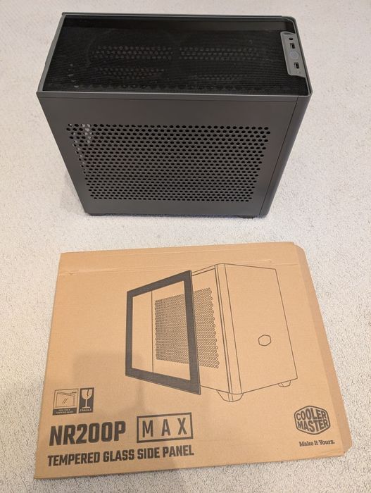 Vand carcasa Cooler Master NR200P max ca noua