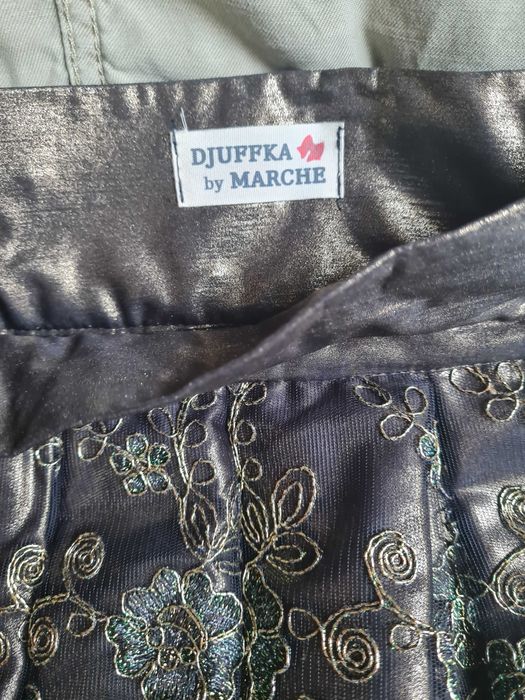 Елегантна, миди пола