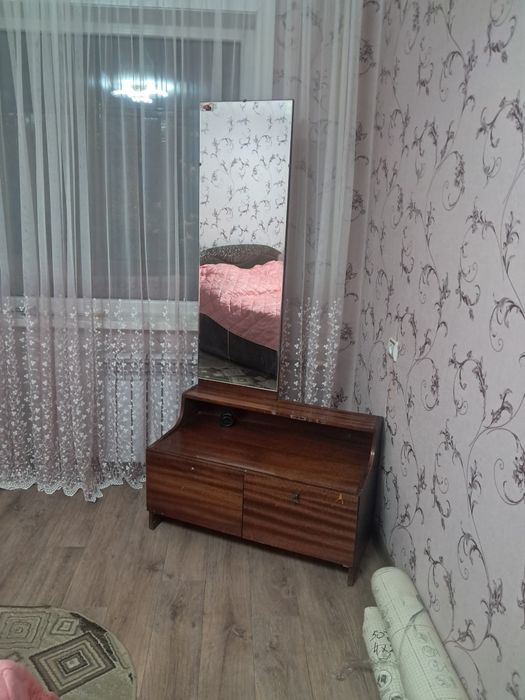 Отдам даром трюмо