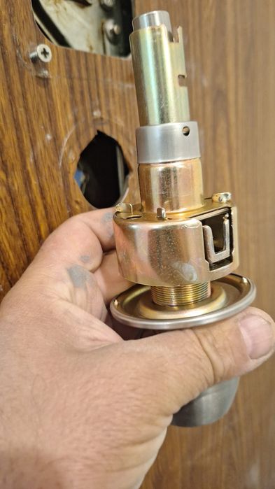 Lacatus Deblocari Si Reparatii Usi Metalice/Termopan