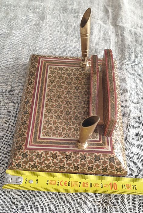 Писалищен комплект от екзотична дървесина и месинг и финна интарзия