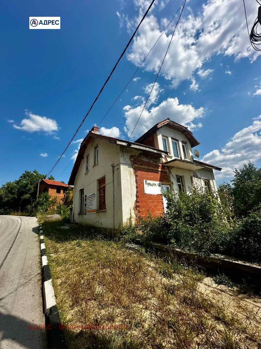 Къща в Ловеч, област-с.Гумощник площ 170 цена 55000