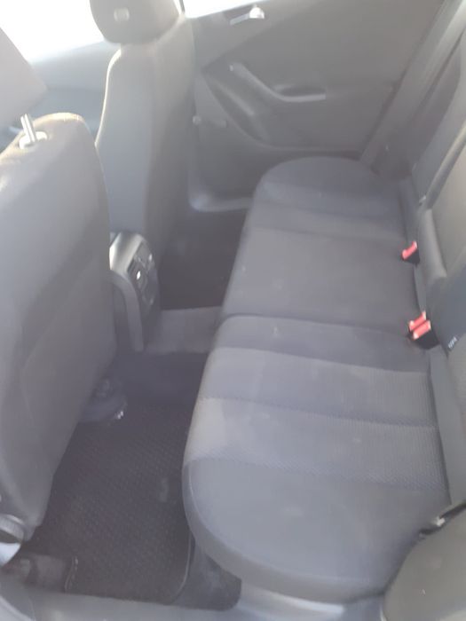 Vând Volkswagen Passat