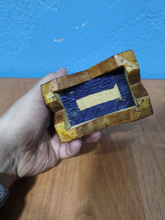 Деревянная шкатулка старенькая