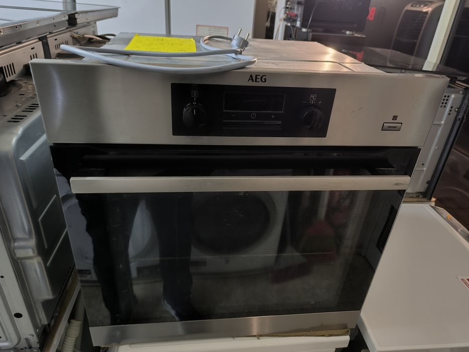 Фурна AEG - 10 функци с вентилатор и пара.