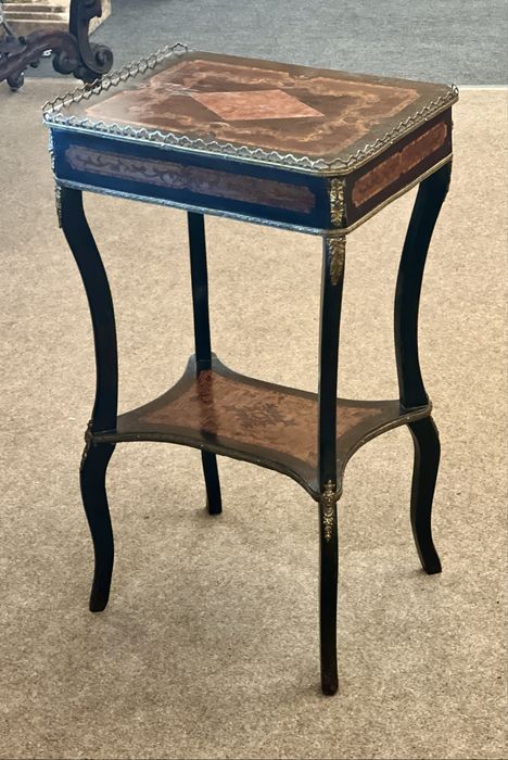 Măsuță Napoleon III – piesă deosebită, stil franțuzesc, secol XIX