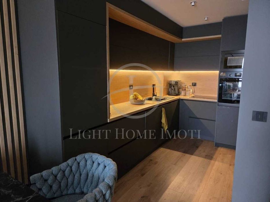 Продава се Тристаен апартамент в Пловдив, Съдийски - 125 кв.м за 1167 €/кв.м - Снимка #2