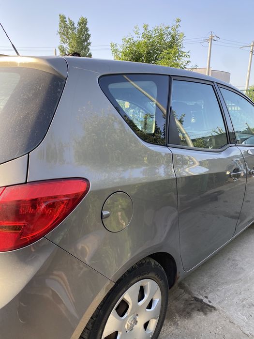 Ușă dreapta față  Opel Meriva B 2011