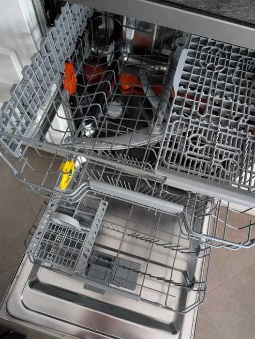 Mașină de spălat vase Hotpoint HFC3C41CWX, 14 seturi, Clasa C, Inox – Stare foarte bună