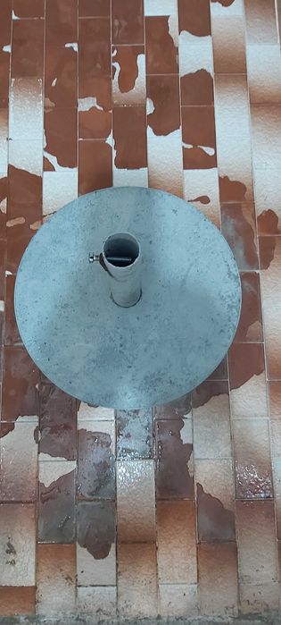 Продавам стойка за чадър