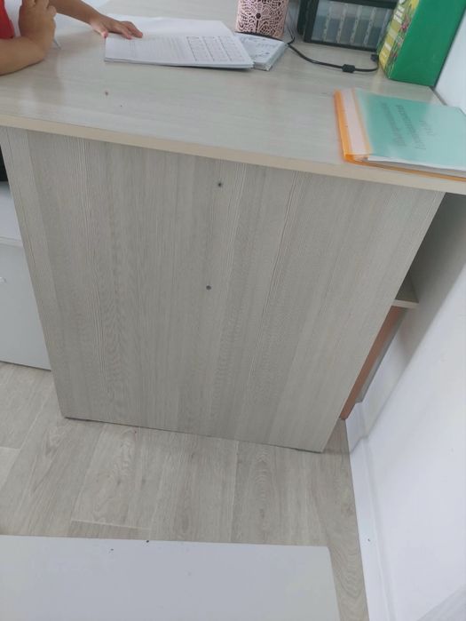 Срочно продам стол