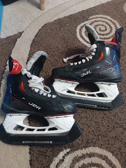 Продам коньки bauer