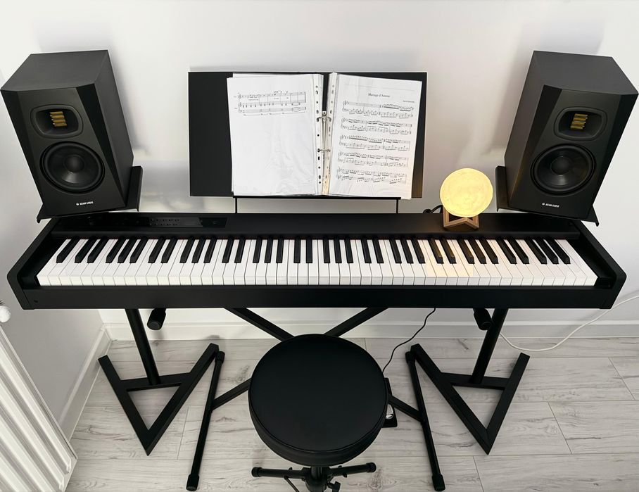 Pian Digital Korg D1/Proiectoare Adams T5V/Stative/Stativ Pian/Cabluri