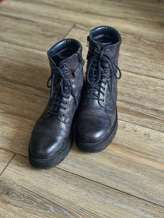 Продаются оригинальные кожаные ботинки