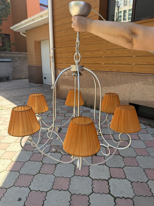 Люстра, металлический корпус