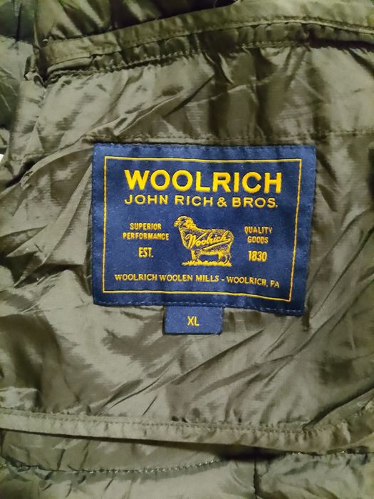 Дамско яке на Woolrich John Rich & Bros с пух