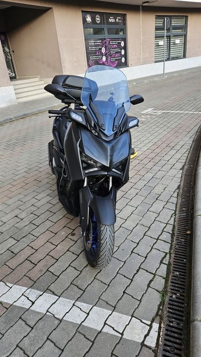 Vand scuter Honda Forza 350 sau Yamaha XMax 300