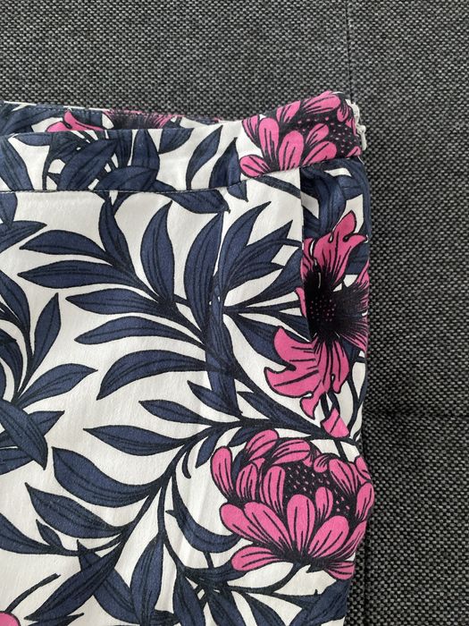 Pantaloni de vara inflorati cu talie inalta