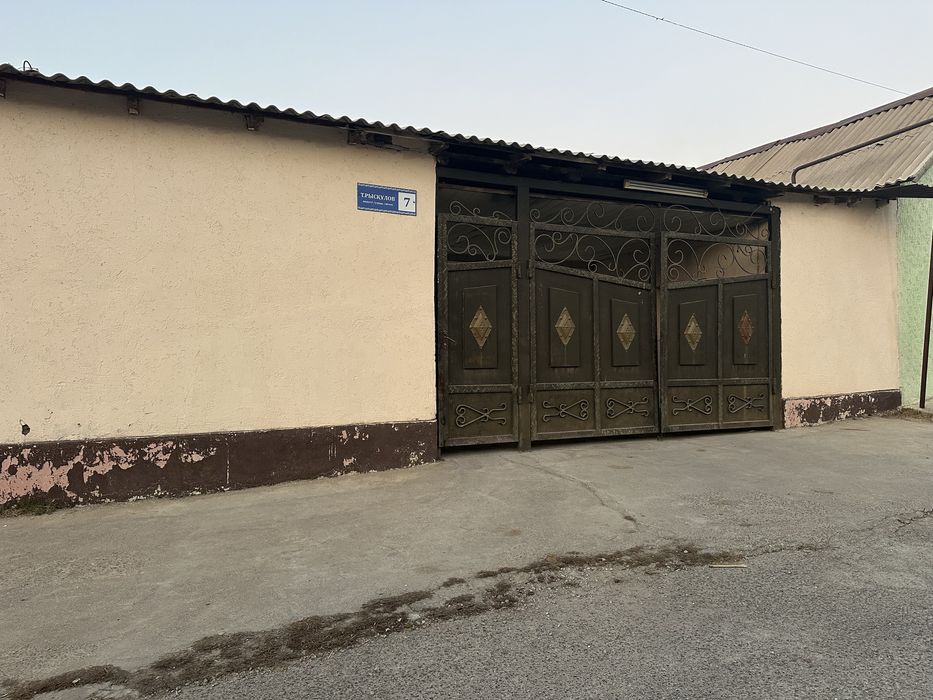 Продается частный дом,земелный участок 8 соток сарай и бассейн есть