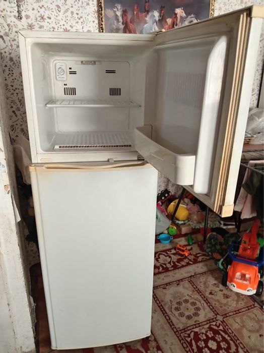 ПРОДАМ холодильник LG