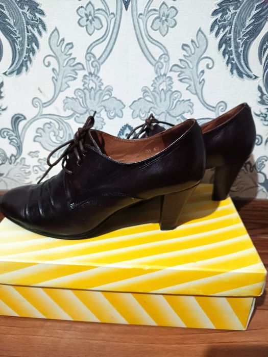 Туфли коричневого цвета 40 размера