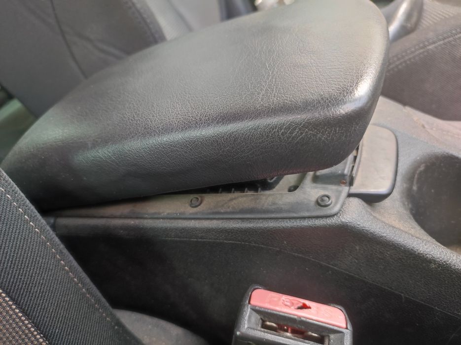 Подлакътник за Пежо-308