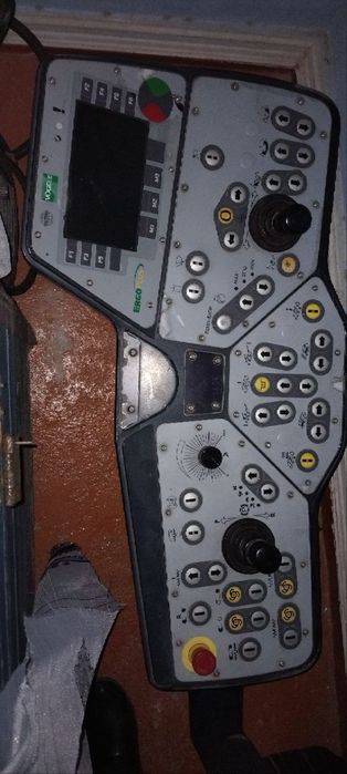 Пульты в комплекте для асфальта укладчика