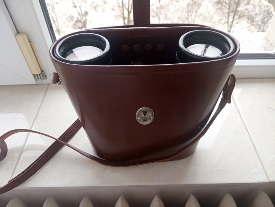 Binoclul Carl Zeiss