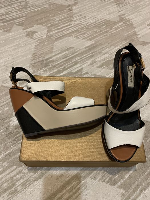 Продаю босоножки