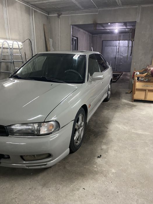 Субару легаси.