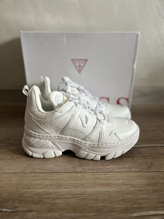 Дамски маратонки Guess - Размер 39