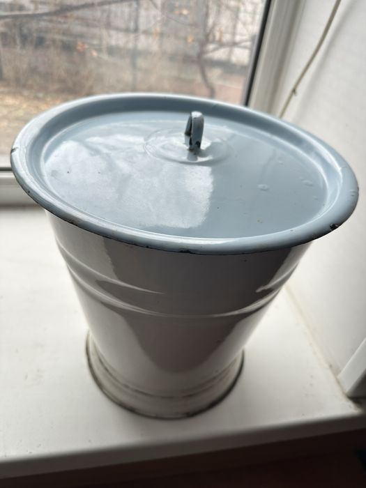 Продам эмалированное ведро