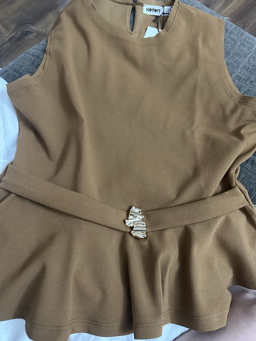 Bluza maro cu accesoriu auriu in talie Superba tricou dama maro