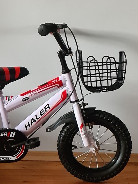 Детски велосипед  чисто нов с помощни колела