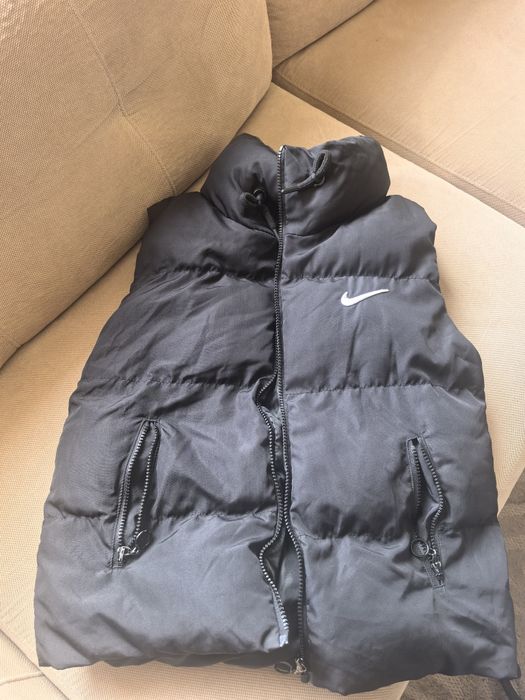 Два броя елеци на найк