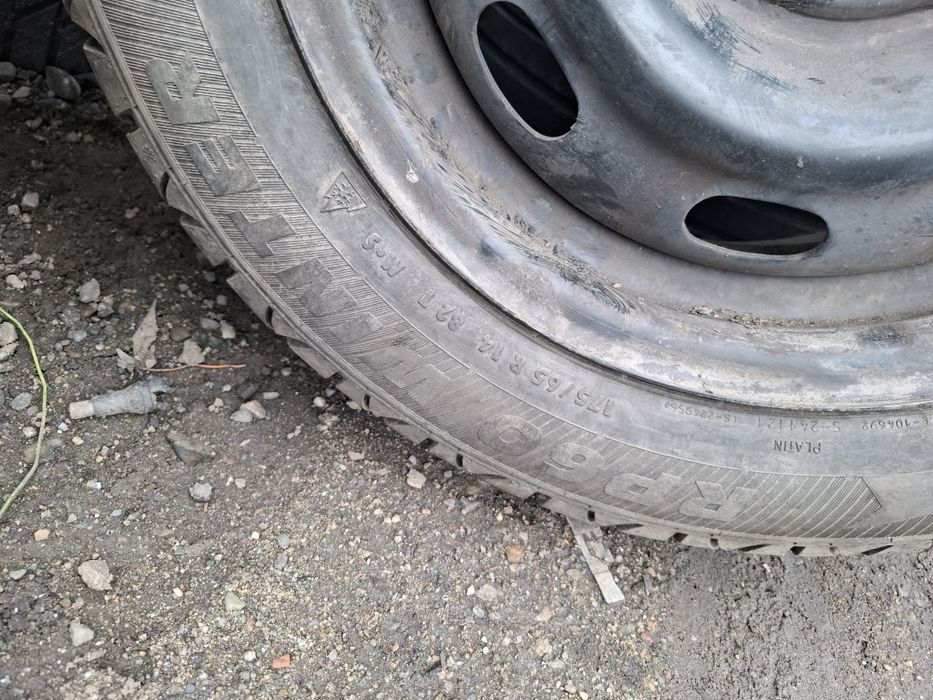 Vand 1 roata R 14 opel cu anvelopa 175 65 14 buna m+s