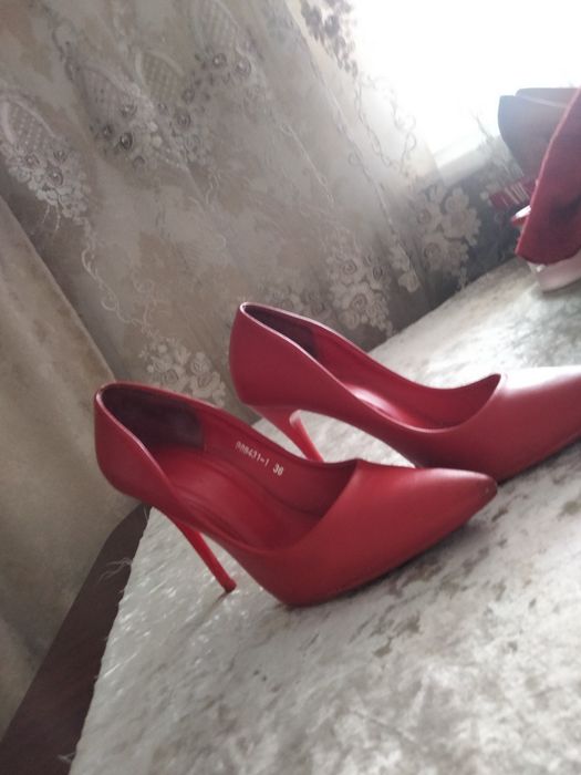 Продам туфли красные размер 36 , очень удобные
