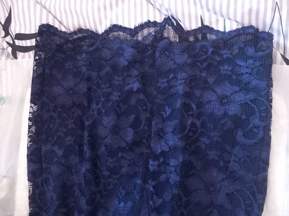 Синя дантелена рокля