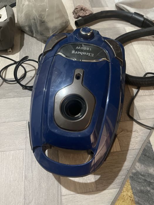 Пылесос Elenberg 1800w