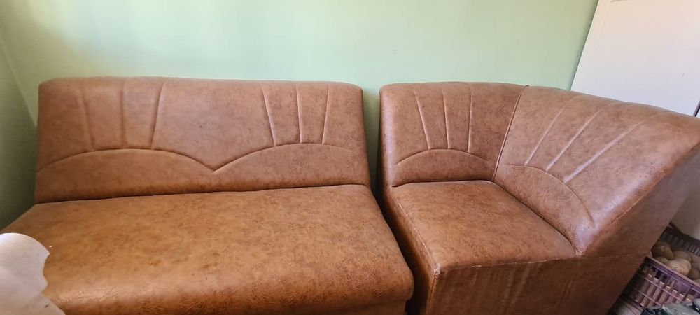 Продам диван из кожзама