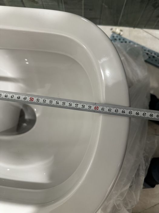 Унитаз новые в комплекте.