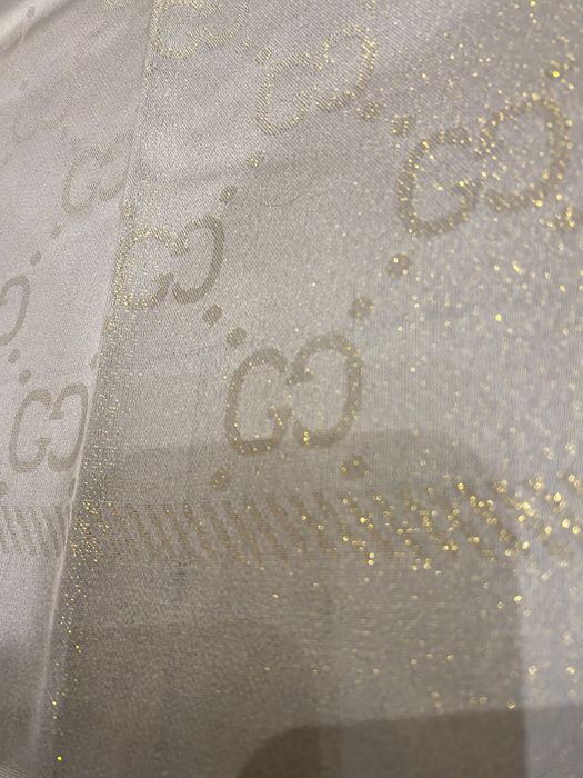 Сиво-златист шал Gucci
