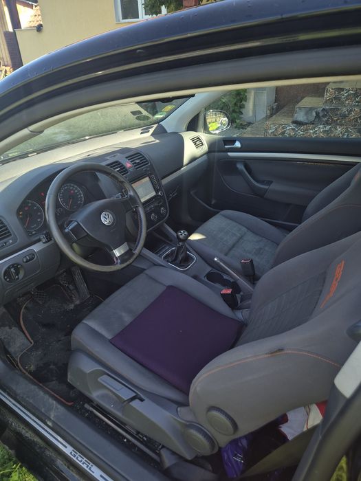 Vând Golf 5 din 2007